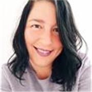 Profesora de secundaria. Licenciada en Bellas Artes. A niños de primaria quiero enseñar.