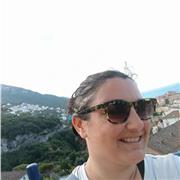 Laureata in relazioni diplomatiche e internazionali impartisce lezioni di italiano e cultura italiana per stranieri