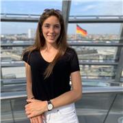 Ragazza neolaureata offre lezioni private per aiuto compiti e metodo di studio