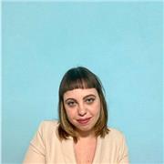 Ciao sono Simona e non vedo l'ora di poter insegnare qualcosa a te che non sai e conoscere qualcosa da te che non so!