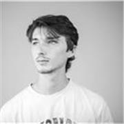 Universitario internazionale offre lezioni e preparazione a test di Inglese online