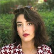 Laureata in Comunicazione Interculturale e Antropologia insegna l'inglese in maniera coinvolgente a ragazzi/e di scuola secondaria