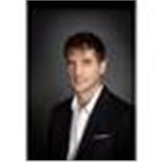 A supportive Spanish tutor helping you speak naturally