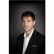 A supportive Spanish tutor helping you speak naturally