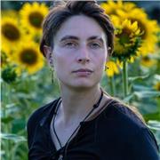 Laureato in lingue e letterature straniere