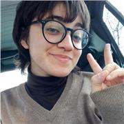 Ragazza con ottima padronanza dell'italiano e della lingua inglese