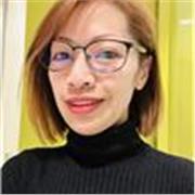 Niñera desde hace más de 5 años. Asisto y ayudo a niños de entre 3 y 7 años a hablar inglés y con las tareas escolares,