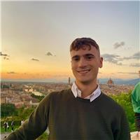 Studente universitario di scienze politiche, diplomato con 100 alla maturità. insegnante di diritto, storia e geografia