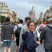 Tengo experiencia como maestra en Educación Primaria y en formación profesional, con más de cuatro años trabajando con estudiantes