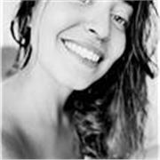 Apasionada del inglés, estudié desde los 5 años, viví seis años en Australia, me encanta enseñar español e inglés.
