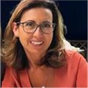 Docente di lettere della scuola secondaria di primo grado impartisce lezioni di recupero di latino