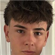 Alumno de universidad titulado en bachillerato científico, nominado a la matrícula de honor y con una media de la ESO de 9,5