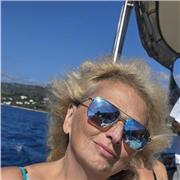 Sono una psicologa specializzata in mindfulness. Se hai bisogno di aiuto sono a tua disposizione.