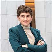 Imparto clases tanto de inglés como de francés, en función de las necesidades del alumno. Dispongo de experiencia en la ensenanza de idiomas (tanto en niveles de ESO como de bachillerato). De igual manera, podemos trabajar la lengua de una manera más lúdi