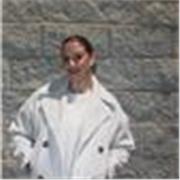 Me identifico como una  persona paciente y doy clases a niños menores de 15