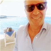 Laureato in Scienze Politiche, scrittore e pubblicista impartisco accurate lezioni di italiano e storia