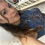 Profesora de voz, titulada en música y composición. Dirigido tanto a personas que solo deseen aprender canto y música 