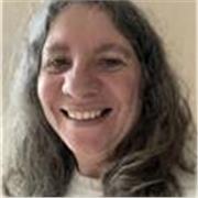 prof donne cours de soutien scolaire en ligne pour des élèves de 6 à 12 ans