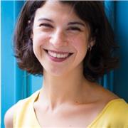 Professeure de piano, pour tous âges et niveaux.