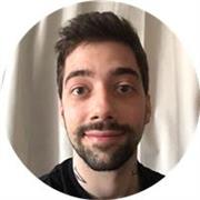 Si t'as besoin d'un coup de main en marketing, je peux t'être t'aider