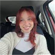 Ragazza universitaria si rende disponibile per aiuto compiti, ripetizioni di matematica e aiuto per superamento esami di recupero