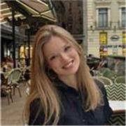 Profesora trabajando actualmente en dos colegios dando clases extraescolares de inglés en Primaria.