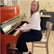 I give privet lessons tailored to your level and learning needs