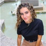 Graduada en Educación Primaria con Mención en Inglés. Tengo experiencia con niños tanto en colegios como impartiendo clases particulares. Disponibilidad para cuidar y dar clases de refuerzo en todas las áreas