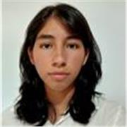 Profesor de ingles imparte clases a alumnos de todas las edades