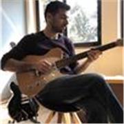 Diplomato al CPM di Milano offre lezioni di chitarra elettrica e acustica