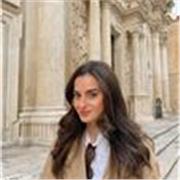 Studentessa universitaria impartisce Ripetizioni di storia