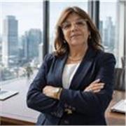 Profesora de lengua castellana y literatura imparte clases a niños de todas las edades