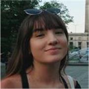 Soy una estudiante universitaria disponible a ayudar a alumnos con dificultad en el inglés