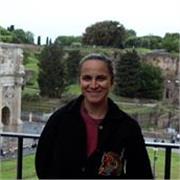 Profesora de Inglés, Castellano, Historia, Geografía, Alemán que puede apoyar a estudiantes de primaria a través de juegos