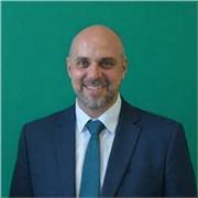 Profesor de Humanidades (historia, arte, literatura y filosofía), graduado en Historia del Arte y Máster en Desarrollo Social de l