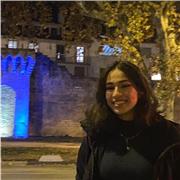 Vous cherchez à construire de solides bases en anglais ? Et bien vous tombez sur la bonne personne. Je suis étudiante et je dispose d’un excellent niveau d’anglais ; je pratique parfaitement la langue oralement avec mes cousins américains et j’ai un nivea