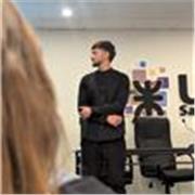 Ingeniero profesor de física que imparte clases para nivel secundario, terciario y universitario