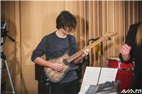Chitarrista diplomato alla nam milano impartisce lezioni di chitarra elettrica, chitarra acustica, armonia,teoria e solfeggio