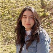 Profesora de Lenguaje y Comunicación para estudiantes de básica y media