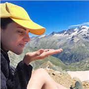 Offro lezioni private per elementari e medie; superiori riguardo inglese, italiano, storia, latino, diritto; giurisprudenza