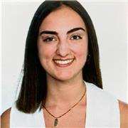 Maestra paciente, empática y organizada que tiene en cuenta las capacidades individuales, adaptándose a sus ritmos e intereses.