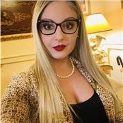 Laureata in economia impartisce lezioni di matematica e di economia aziendale