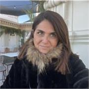 Profesora con amplia experiencia en la universidad y en la empresa