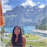 English speaker with experience of 20 years in professional and academic field