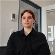 Englischlehrer für alle Niveaustufen (spricht Italienisch, Deutsch und Spanisch)