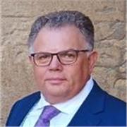 Profesor de Lengua y Literatura y Humanidades en General (Lengua española, Literatura española y universal, Filosofía, Historia de España y universal, Geografía, Latín (no griego).
Coach educativo titulado. Gran experiencia en el sector