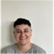 Professeure et traductrice. N’hésitez pas à me contacter !