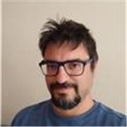 Arquitecto de software imparte clases de programación y da soporte