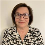 I am an online English language tutor. I work for Cambly, an online social media platform company that facilitates call contacts