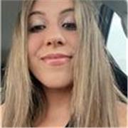 Hola! Soy Carla, una chica de 20 años estudiante de magisterio infantil y primaria. Me considero una persona responsable, simpática, empática y con ganas de que los peques aprendan conmigo.